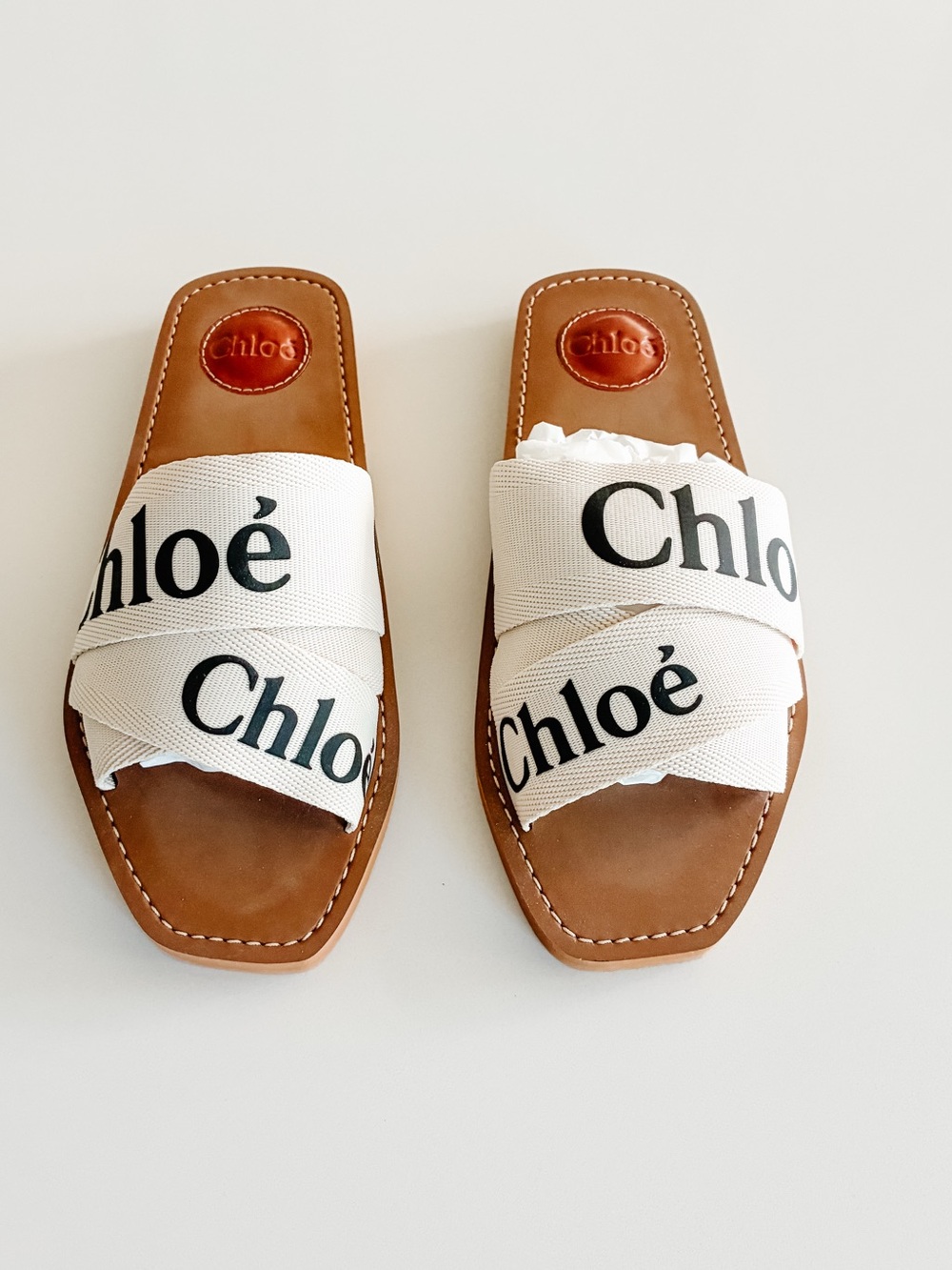 NWT Chloe Woody Logo Slides